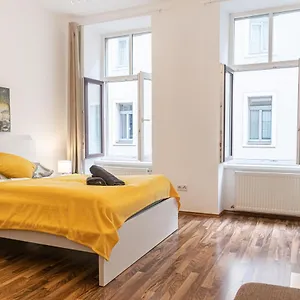  Hotel Peaceful 1br Apt. Near Metro Station Langenfeldg.