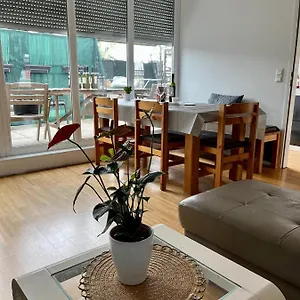 Appartamento Dachgeschosswohnung Mit Kostenlosem Parkplatz Und Internet!, Vienna