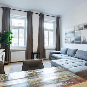  Apartment Cozy Steps Away From Wiener Stadthalle