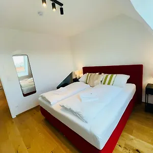  Appartamento Orestaliving - Penthouse With Designer Renovation